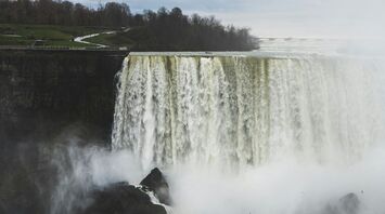 Niagara waterfall during daytime