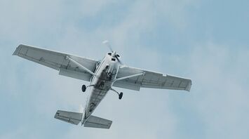 Cessna 172 on short final