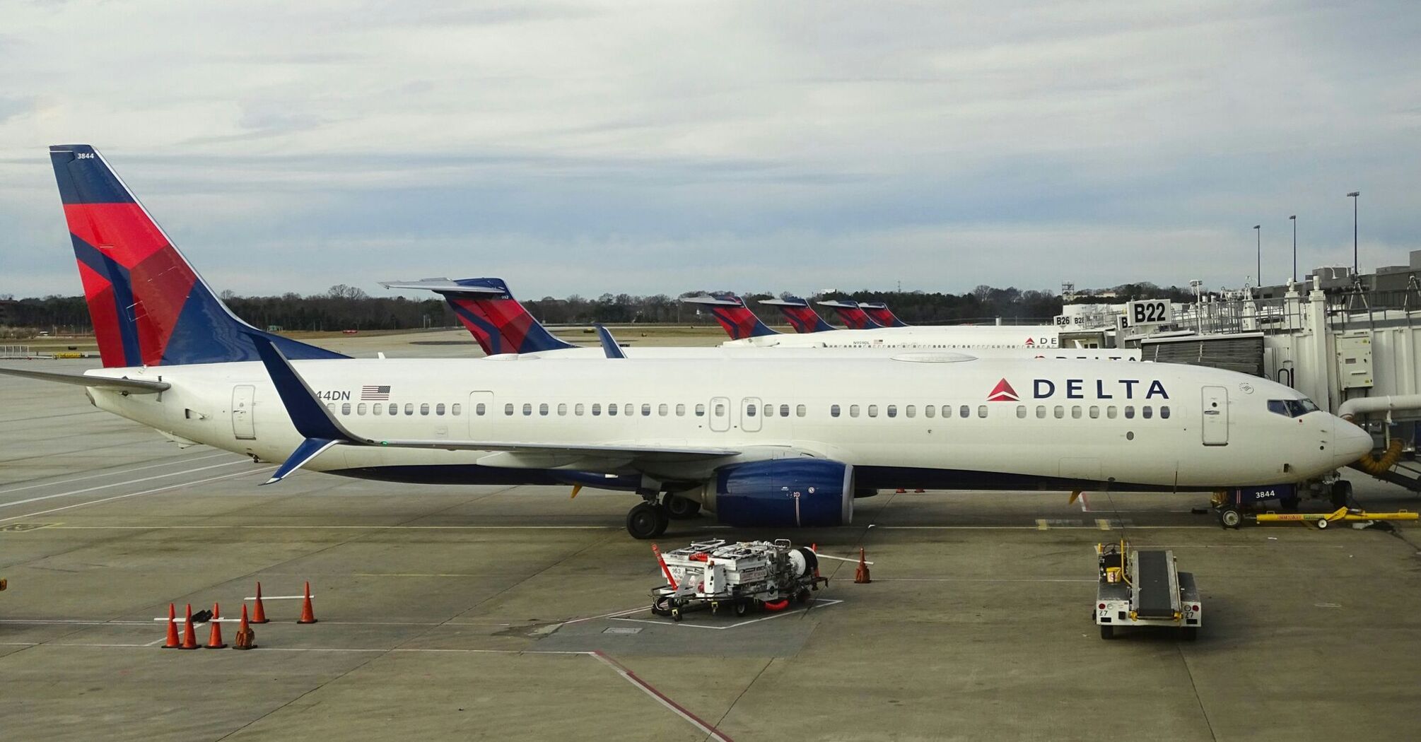 white red and blue delta passenger planes