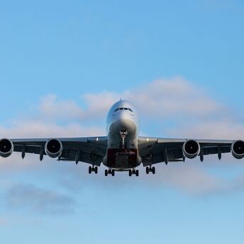 Emirates Airbus final approach Hamburg Airport