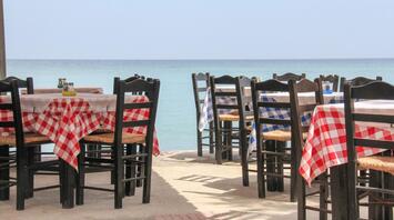 The view of the blue horizon and clear sky creates the perfect atmosphere for dining