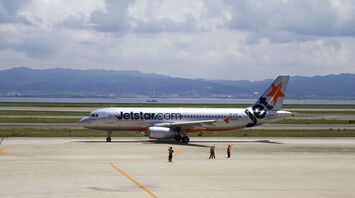 If an airplane is stuck on the runway: why it happens, how long passengers can be detained on an airplane, and when you can get off the plane