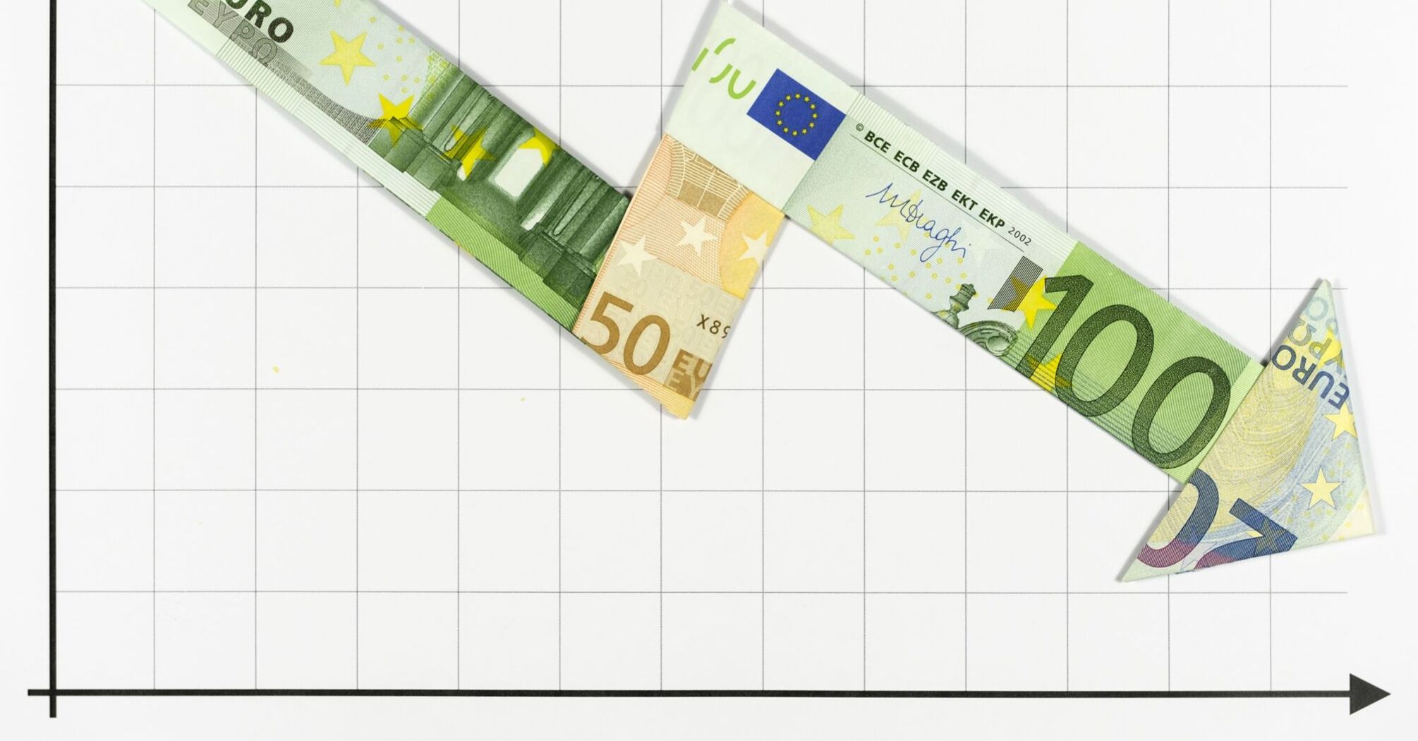 Graph showing fluctuating arrow made from euro banknotes