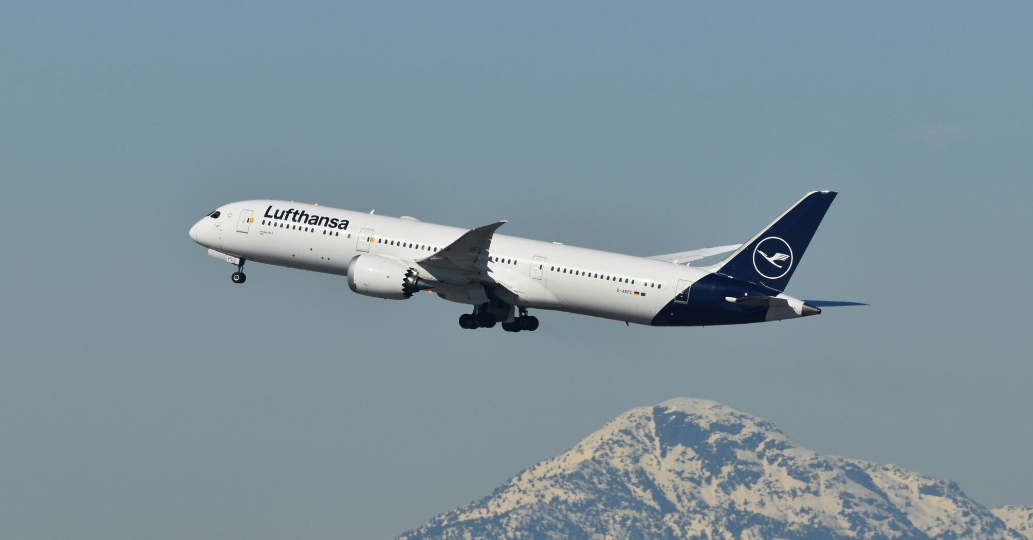 Lufthansa 787 departing Vancouver