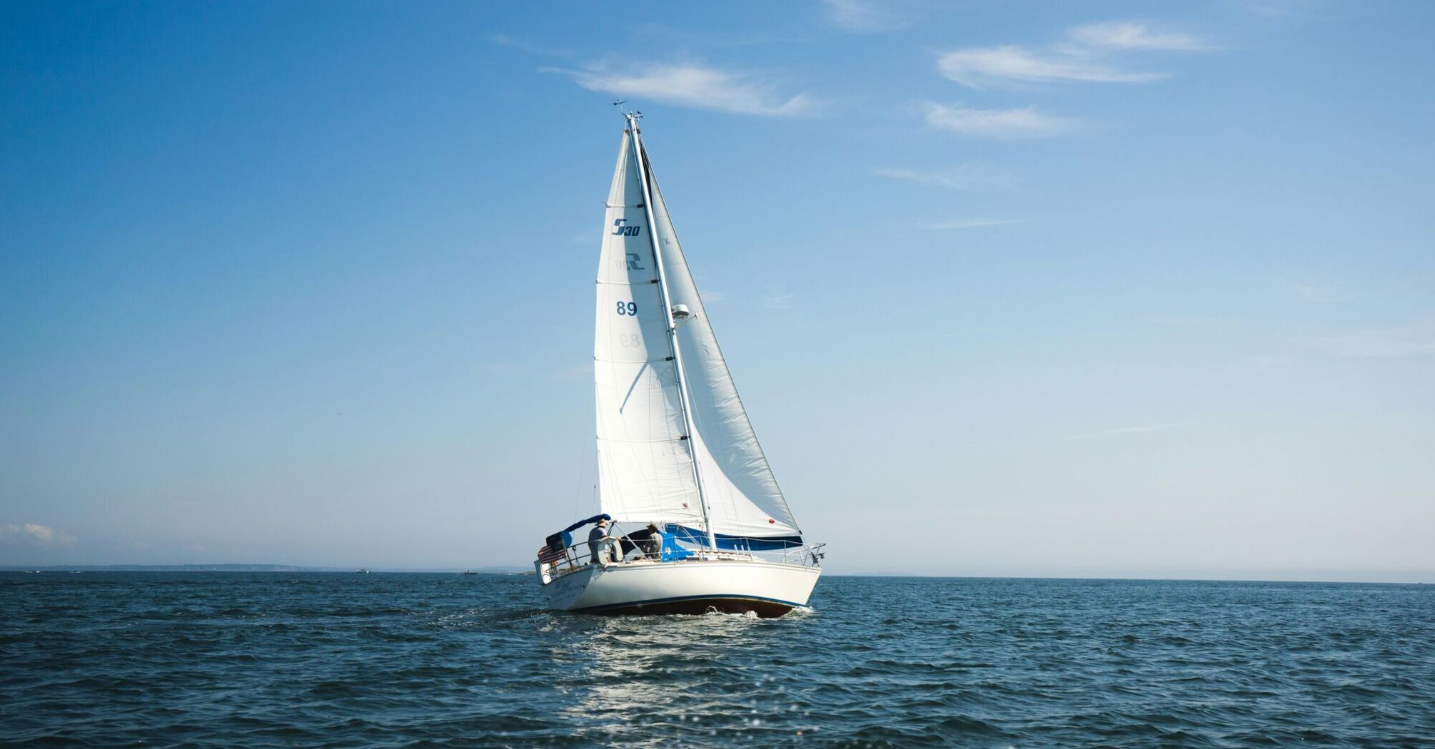 blue and white sailboat on ocean during daytime