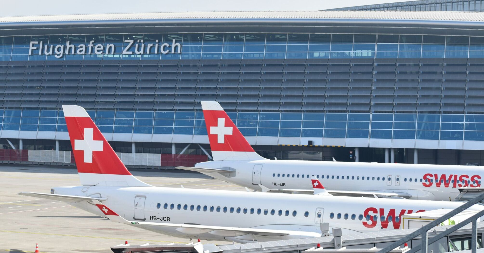 Swiss A320 and A220 at Zurich Airport