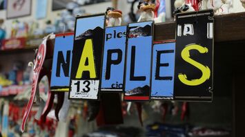 napples wall decor