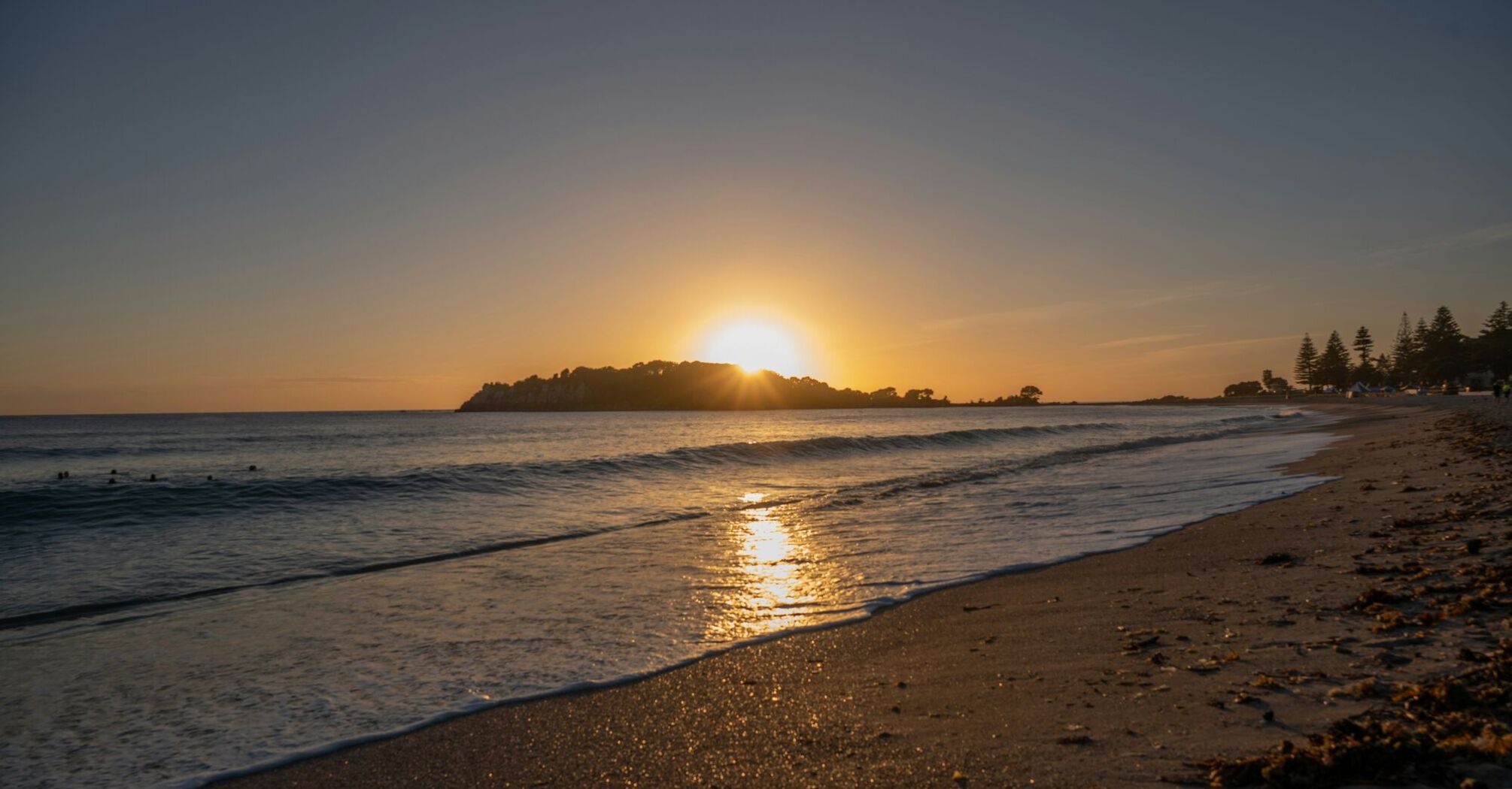 A sunrise at New Zealands beautiful Mount Maunganui beach