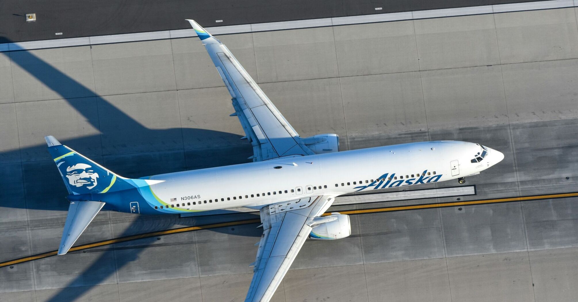 Alaska 737 Departing Los Angeles