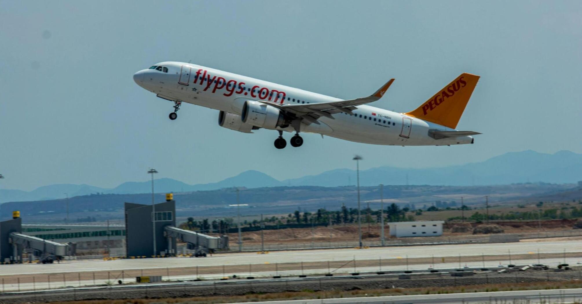 Pegasus Airlines Airbus A320 taking off from Izmir Airport on a clear day