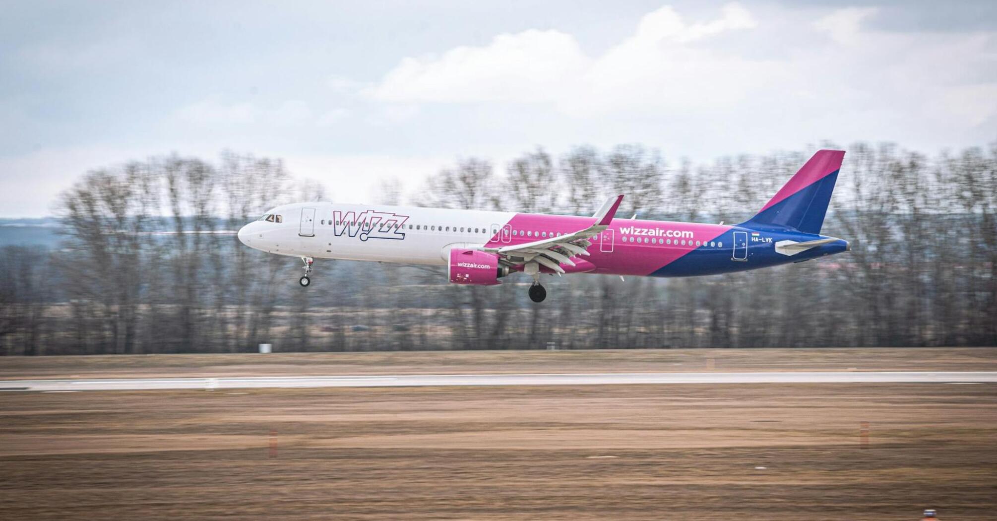 Wizz Air Airbus A321neo taking off from the runway at Gdańsk Airport