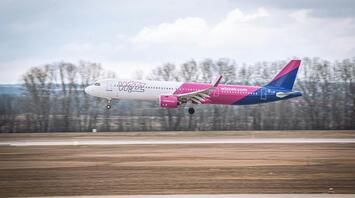 Wizz Air Airbus A321neo taking off from the runway at Gdańsk Airport