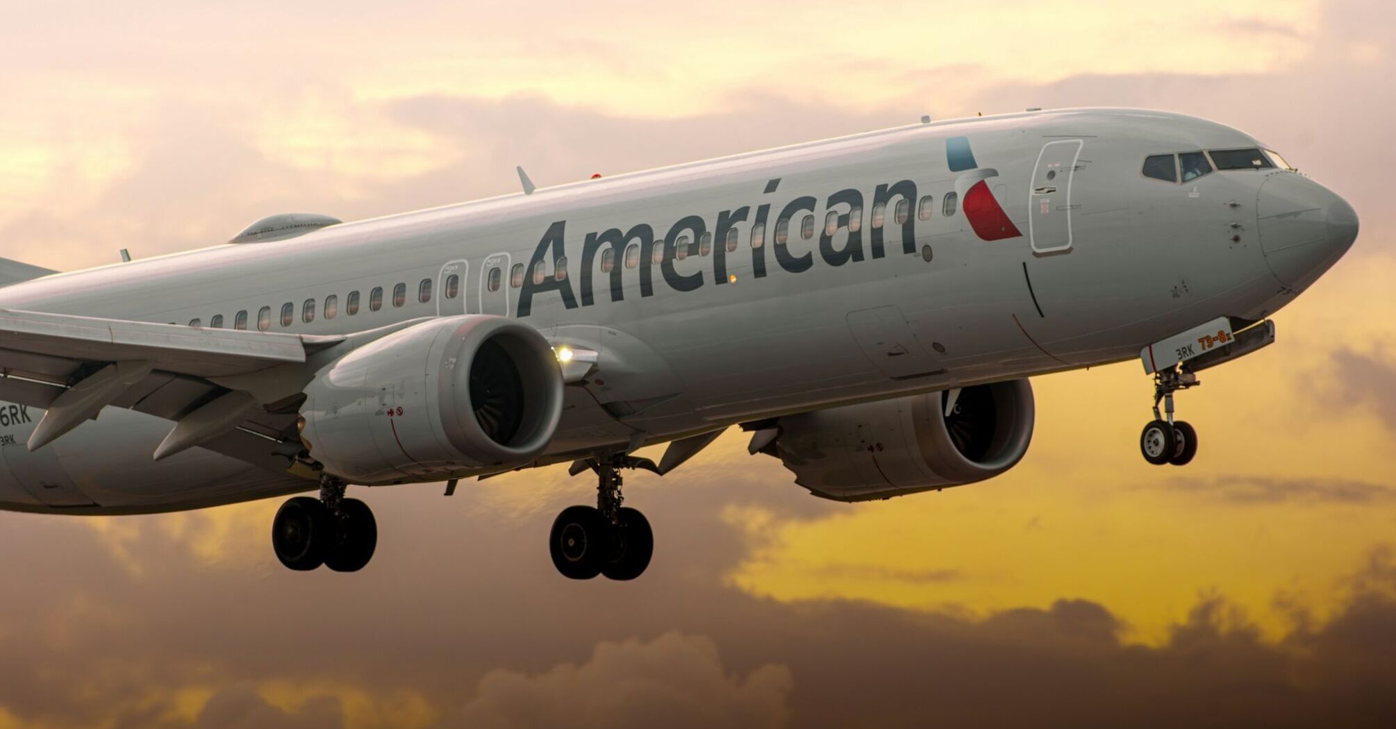 American Airlines aircraft approaching Dallas–Fort Worth