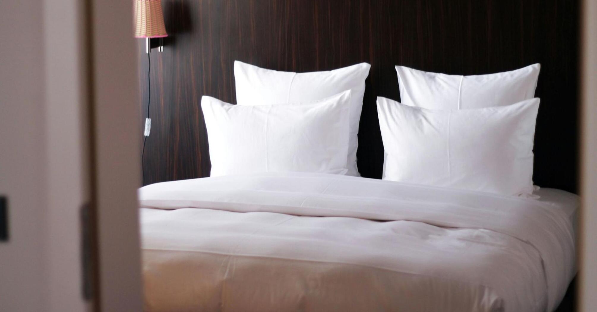 Modern hotel room with fresh white bedding