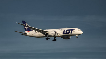 LOT Polish Airlines aircraft preparing to land