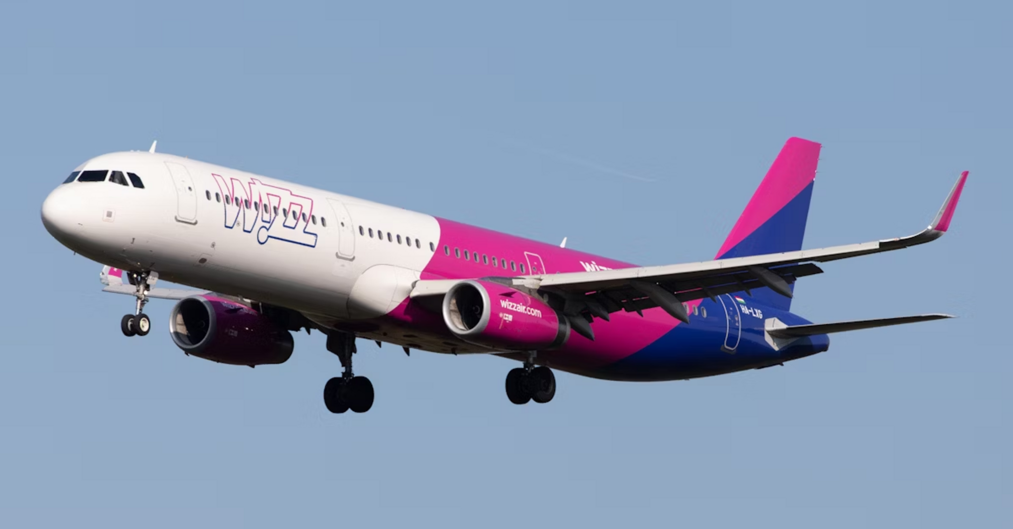 Wizz Air Airbus A321neo approaching for landing