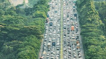 Heavy traffic congestion on multi-lane highway