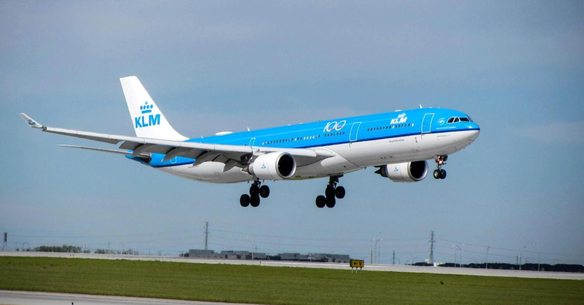 KLM aircraft landing during winter schedule expansion