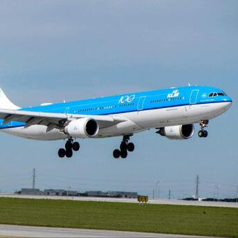 KLM aircraft landing during winter schedule expansion