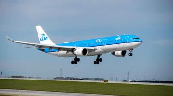 KLM aircraft landing during winter schedule expansion