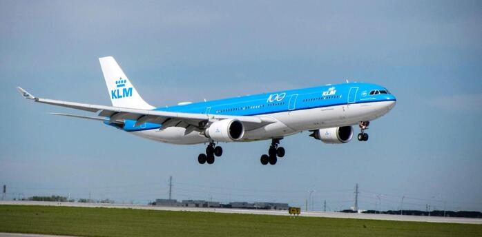 KLM aircraft landing during winter schedule expansion