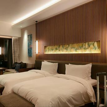 Modern twin hotel room with warm lighting