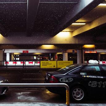 Vehicles at airport drop-off area during winter weather