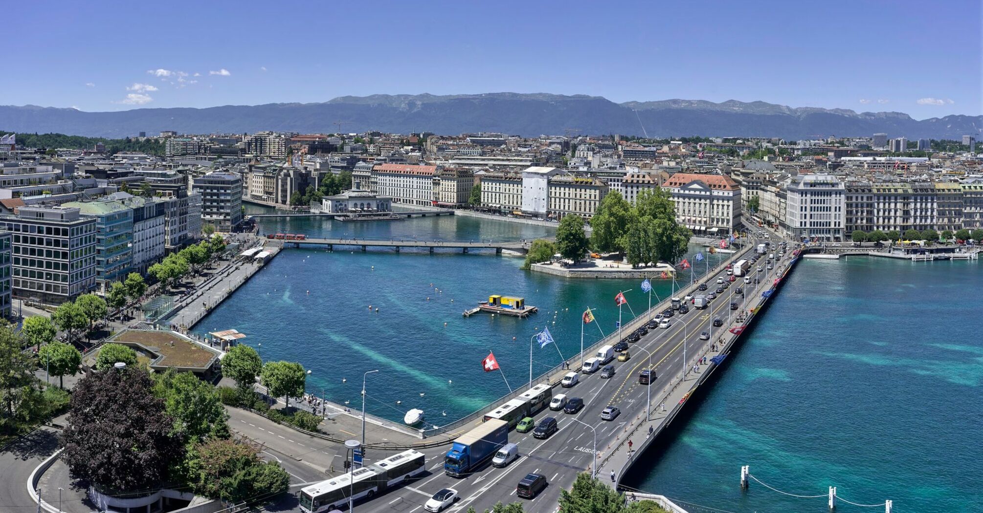 Panoramic view of Geneva and Lake Geneva with mountains in the background