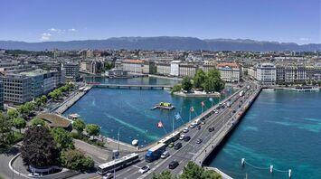 Panoramic view of Geneva and Lake Geneva with mountains in the background