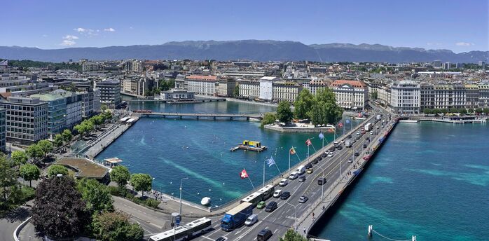 Panoramic view of Geneva and Lake Geneva with mountains in the background
