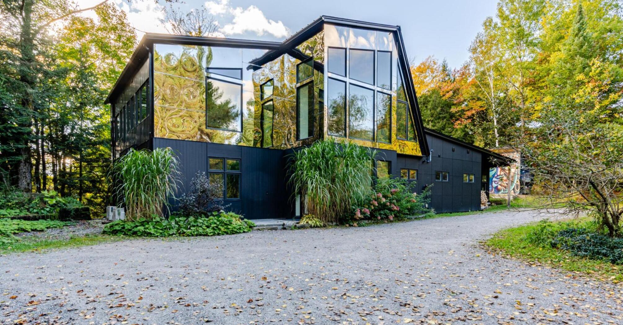 Barlochan Cottage exterior in Muskoka surrounded by forest