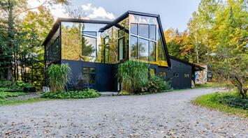Barlochan Cottage exterior in Muskoka surrounded by forest