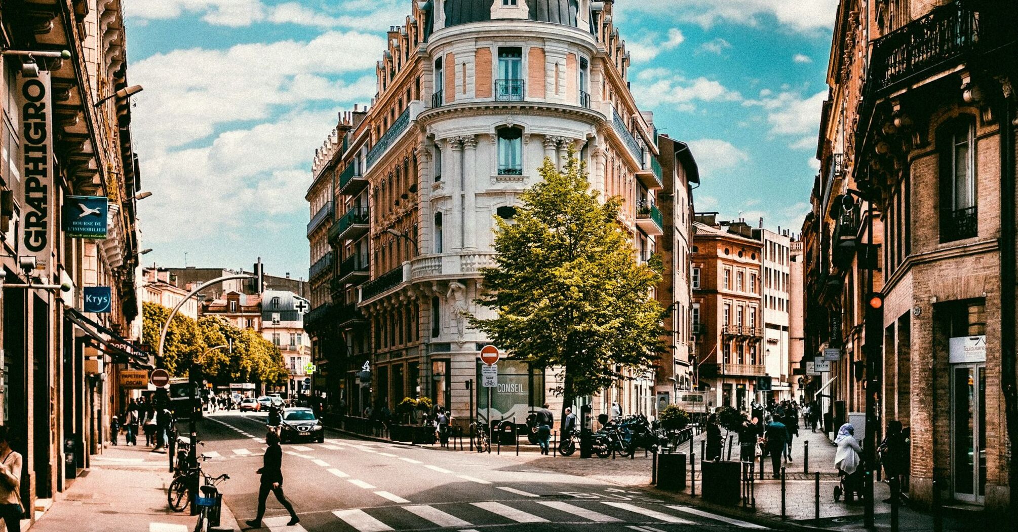 Street view of central Toulouse with historic buildings and pedestrians