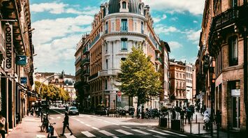 Street view of central Toulouse with historic buildings and pedestrians