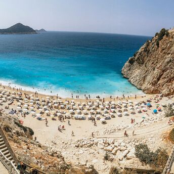 Beach and turquoise sea on Turkey’s Riviera