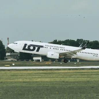 LOT Polish Airlines Boeing 737 MAX 8 taking off