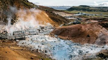 Geothermal springs and steam vents in Icelandic highlands