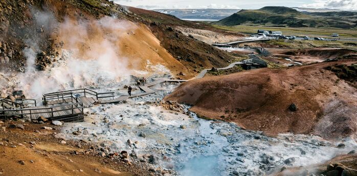 Geothermal springs and steam vents in Icelandic highlands