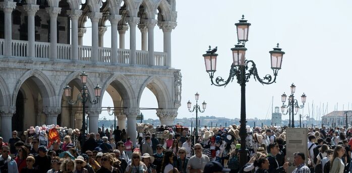 Crowds near Doge’s Palace in Venice during busy tourist period