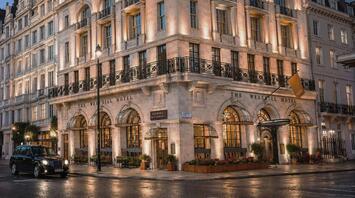 Exterior view of historic building on corner of Piccadilly and Albemarle Street in London