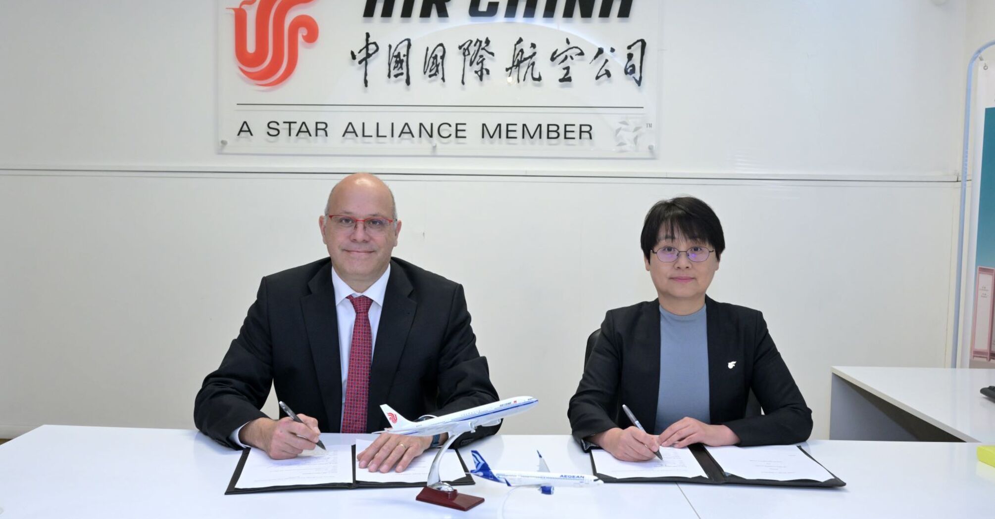 AEGEAN and Air China representatives signing codeshare agreement in office