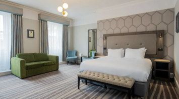 Guest room at The Queen at Chester Hotel with bed and seating area