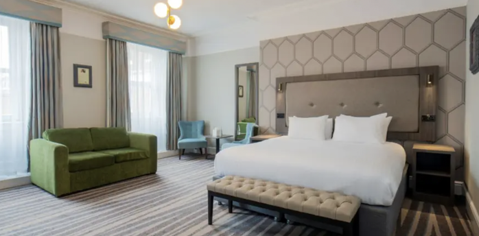 Guest room at The Queen at Chester Hotel with bed and seating area