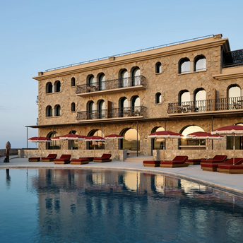 Zannier Île de Bendor hotel exterior with pool overlooking the sea