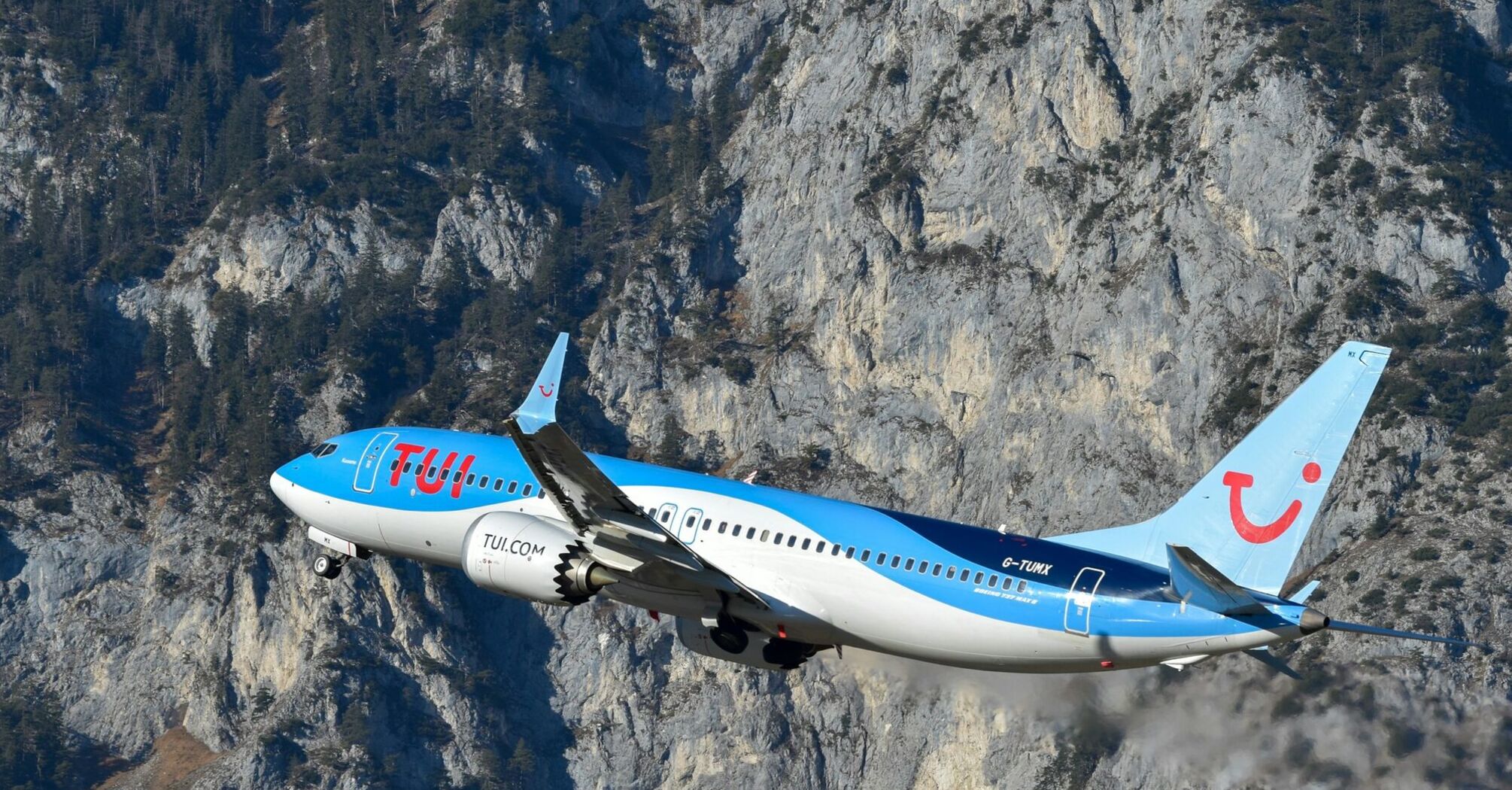 TUI Airways Boeing 737 in flight