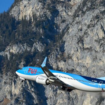 TUI Airways Boeing 737 in flight