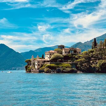 Lake Como view with villa and mountains