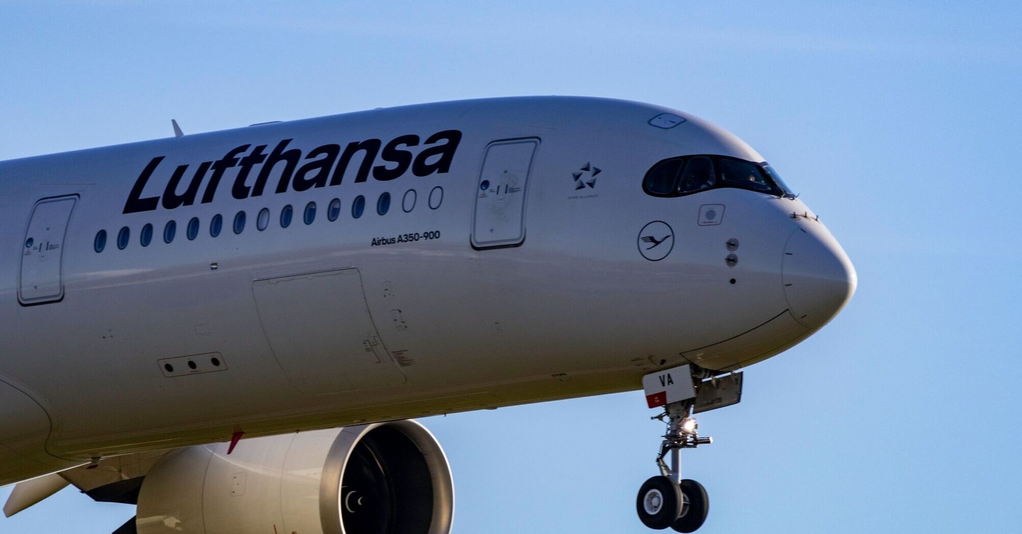 Lufthansa Airbus A350 approaching the runway
