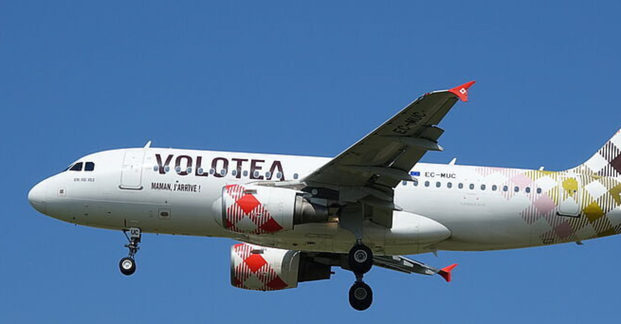 Volotea aircraft flying with landing gear down