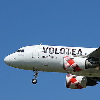 Volotea aircraft flying with landing gear down